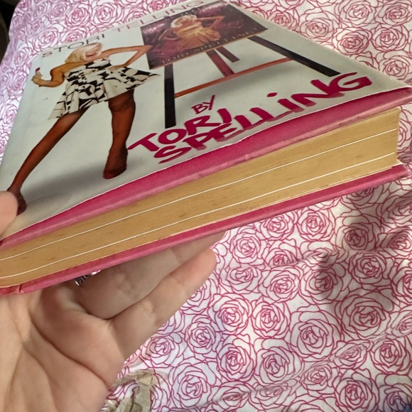 Tori Spelling Book with Black and White Cover Stori Telling Used - Picture 5 of 7